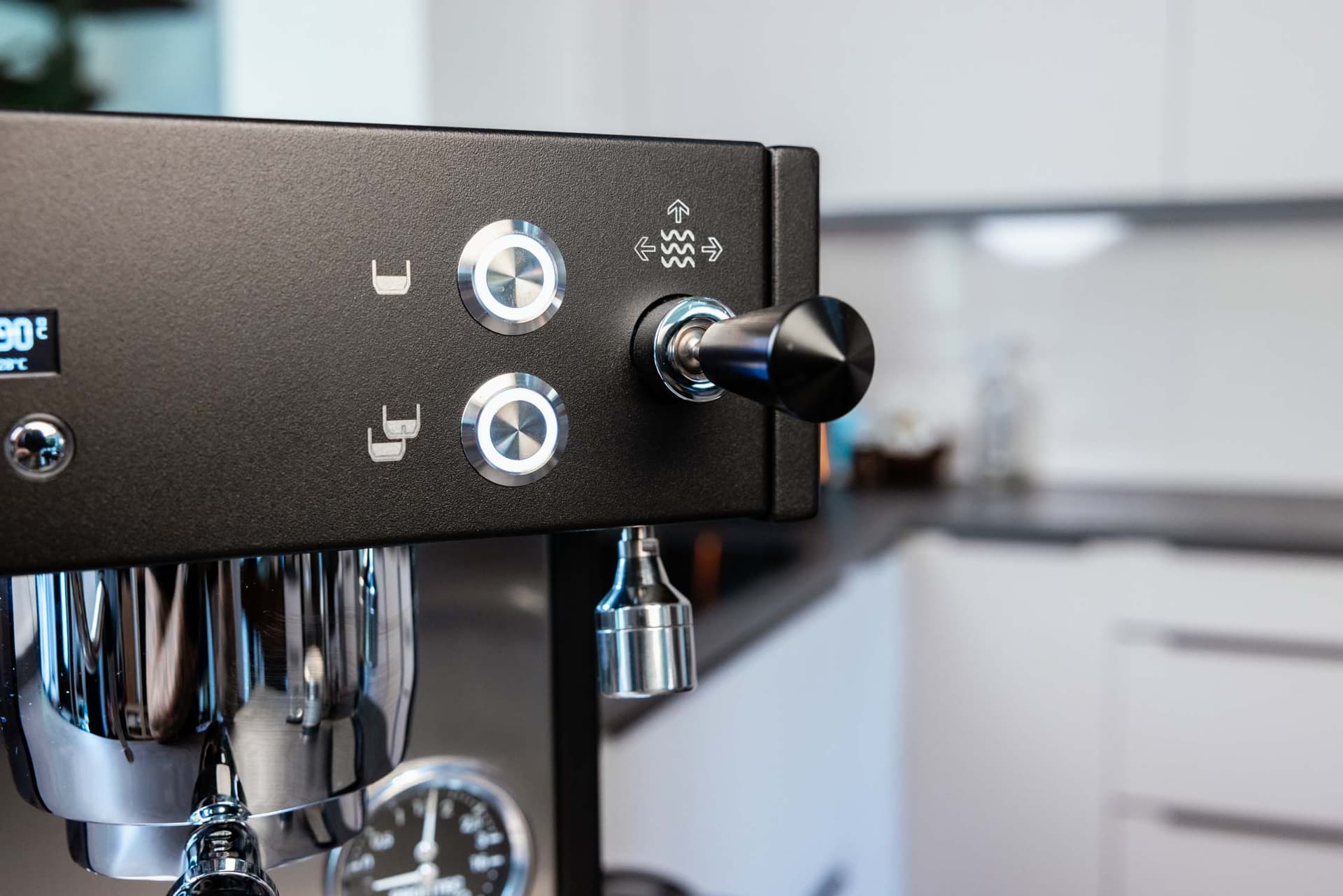 Bedienfeld der Profitec Move 2.0 mit Display und Bezugstasten